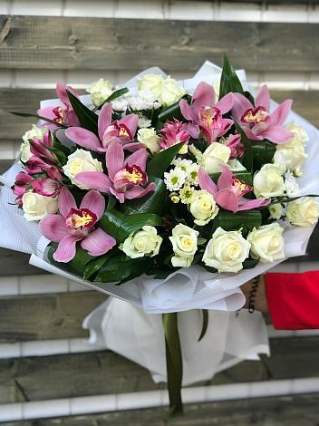 Букет цветов из: Розы и Хризантемы в Средней Ахтубе