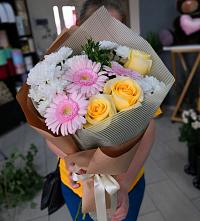 Букет цветов из:  Герберы, Розы и Хризантемы в Средней Ахтубе