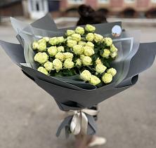 Букет Белые кустовые розы Солинеро в Средней Ахтубе