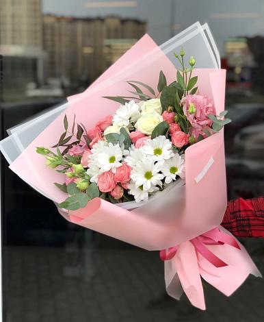Букет цветов из: Розы, Лизиантусы и Хризантемы в Средней Ахтубе